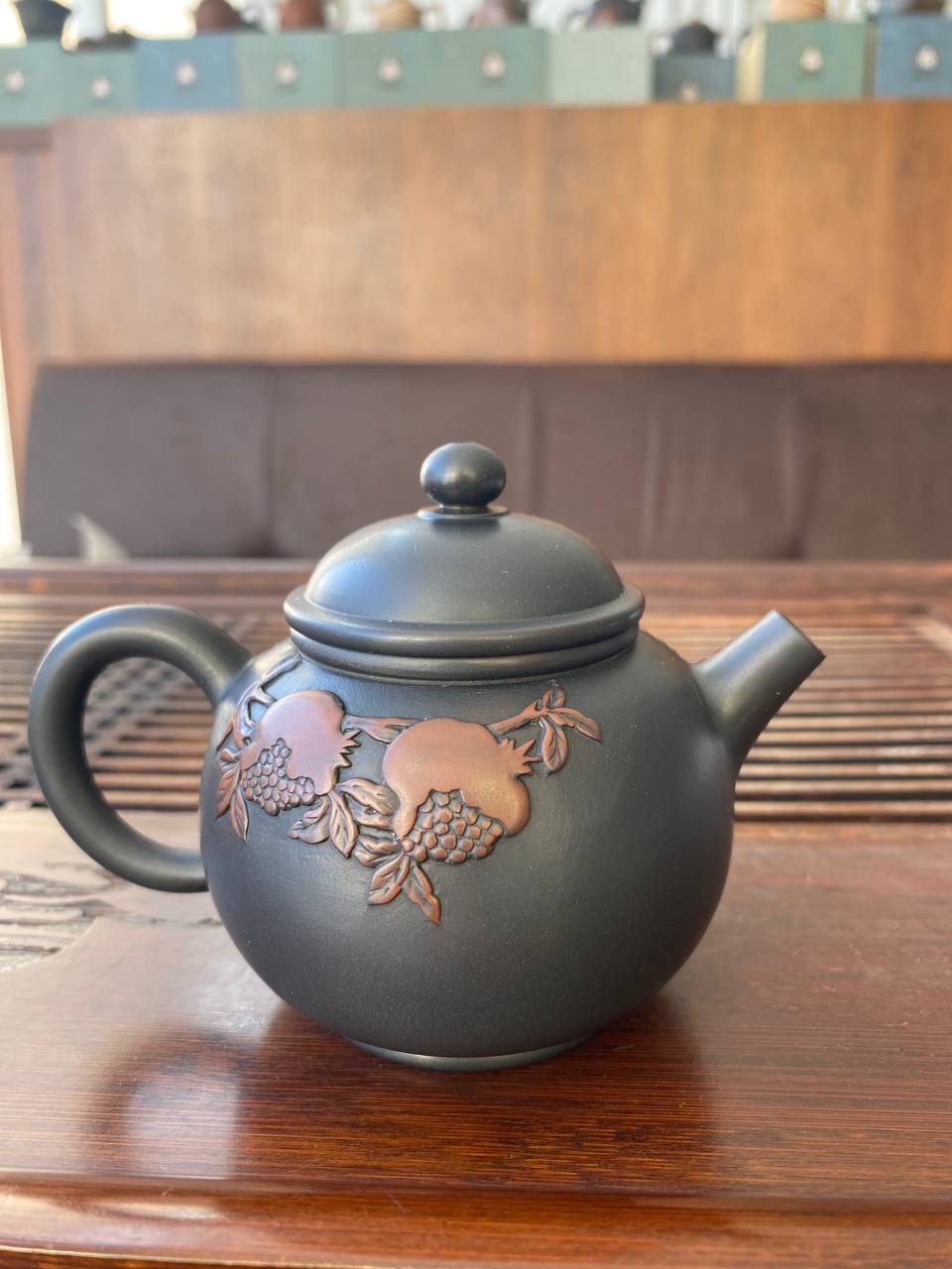 Глиняный чайник из Цзяньшуй, Юньнань "Гранаты" 180 мл. Цена: 16&nbsp;970 ₽ руб.