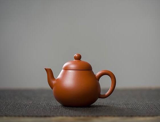 Чайник из исинской глины мастера Гао Вэньи «Багряный». Цена: 25&nbsp;600 ₽ руб.