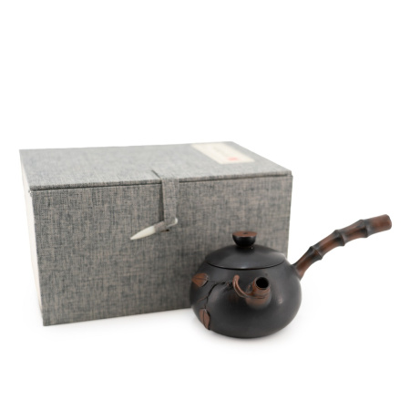 Глиняный чайник из Циньчжоу, Гуанси "Бамбуковый ствол", 180 мл.. Цена: 27 470 ₽ руб.