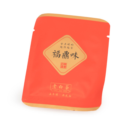 Прессованный белый чай 2015 г "Старый белый чай из Фудина", 5 г Белый чай Прессованный белый чай 2015 г "Старый белый чай из Фудина", 5 г