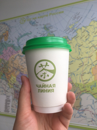 Фирменный одноразовый стакан для заваривания чая. Цена: 20 ₽ руб.