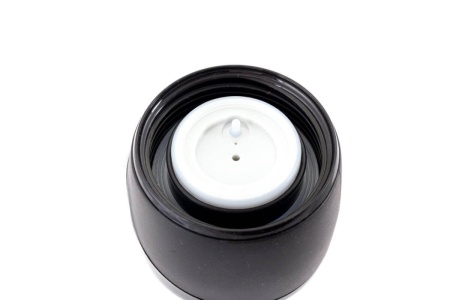 Термос чёрный с клапаном отсекающим воду от чая. Цена: 4 920 ₽ руб.