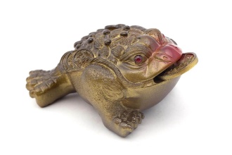 Чайная фигурка "Большая трёхлапая жаба богатства с красным носом" меняющая цвет. Цена: 1 220 ₽ руб.