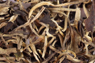 Белый чай Белый пуэр 2021 г. "Буланшань гу шу юэгуан бай" (Лунный свет с гор Булан с многовековых деревьев)