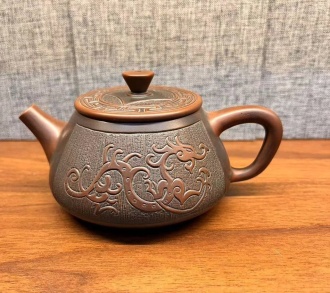 Чайник глиняный из Циньчжоу, Гуанси "Рисунок дракона". Цена:  руб.