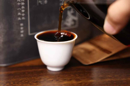 Рассыпной пуэр - Шу пуэр "Фуян ча" бренда "Mr.Eighteen" (Мистер Восемнадцать) сырьё начала 2000-х, упаковка 10 гр, 