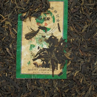 Прессованный шэн пуэр - Шэн пуэр 2002 г. "Международная выставка чая Пуэр" завода "Тай Лянь", 400 г, 