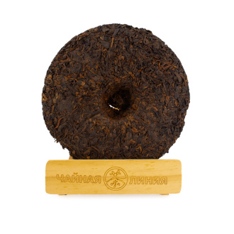 Прессованный шу пуэр - Шу пуэр 2016 г. «Чай с дикий высоких деревьев с ароматом камфоры из Иу» завода «Чжоуши» 357 г, 