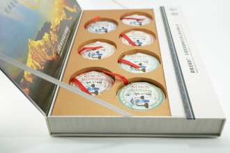 Pressed Rip Pu-erh Tea - Collectible set of 2011 shu pu-erh "South of colored clouds" from the "Dragon Garden" factory, 7 cakes of 100 g each., 