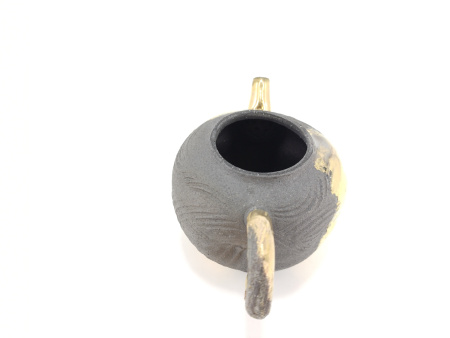 Глиняный чайник ручной работы "Самородное золото" мастера Хуан Жунхуа в стиле Сино, 150 мл. Цена: 12 870 ₽ руб.