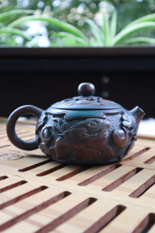 Глиняный чайник из Цзяньшуй, Юньнань "Жаба и жемчуг", 250 мл Глиняный чайник из Цзяньшуй, Юньнань "Жаба и жемчуг", 250 мл. Цена: 53 240 ₽ руб.