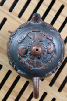 Глиняный чайник из Цзяньшуй, Юньнань "Жаба и жемчуг", 250 мл Глиняный чайник из Цзяньшуй, Юньнань "Жаба и жемчуг", 250 мл. Цена: 53 240 ₽ руб.