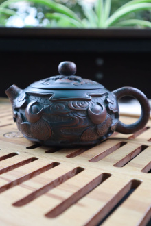 Глиняный чайник из Цзяньшуй, Юньнань "Жаба и жемчуг", 250 мл Глиняный чайник из Цзяньшуй, Юньнань "Жаба и жемчуг", 250 мл. Цена: 53 240 ₽ руб.