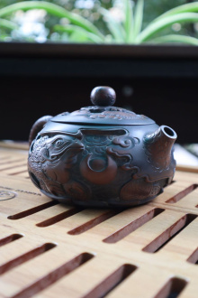 Глиняный чайник из Цзяньшуй, Юньнань "Жаба и жемчуг", 250 мл Глиняный чайник из Цзяньшуй, Юньнань "Жаба и жемчуг", 250 мл. Цена: 53 240 ₽ руб.